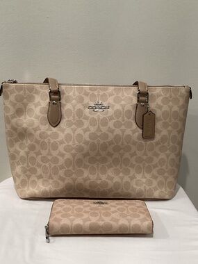 Coach Signature Gallery Tote with Matching Wallet